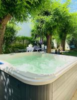 Belle villa à 5 mn du centre avec grd jaccuzy - B&B