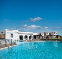 Niriides Suites Sea View, Pool, Brand New 2026 - Chambres d'hôtes Kyprí