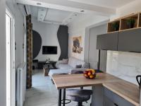 Jenny's Dream Home -Acropolis Lux 2 Bedroom Apt, with Hot Tub, free Netflix, fast Wifi - B&B Atenas