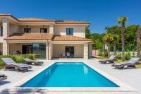 Villa Palma with Heated Private Pool - B&B Podhum