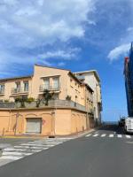 Grand appartement 87m2 à 10 mètres de la plage - Chambres d’hôtes Canet-en-Roussillon