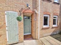 COMFORTABLE 4-Bed HOUSE WITH 3 BATHROOMS, FREE PARKING! - Ferienwohnung