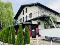 Reny's Studio Apartments -Hiperbara - B&B