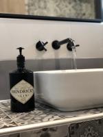 black in square flats - Bed and Breakfast Pefkochori