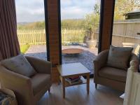 Self Contained Garden Studio with stunning views - B&B