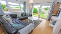 Swallows Croyde - Open plan beach chalet & close proximity to the beach - Sleeps 6 - B&B Croyde