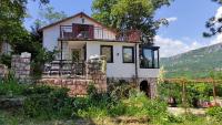 Amazing Sea-Mountain Valley View House with 3 Terraces and Huge Chill Gardens, 5min from the Sea! - B&B