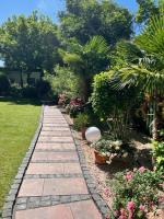 Apartment mit große überdachte Terrasse und Grill