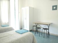 Camera Matrimoniale/Doppia con Letti Singoli con Bagno in Comune