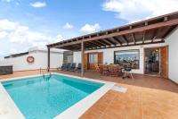 Lanzarote Villa 3 Islas - Pool Heated - B&B