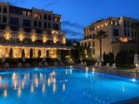 Art Studio Sozopol 'Kyu Ivan' - terrace and green patio just infront ot the pool - GreenLive beach - Chambres d'hôtes Sozopol