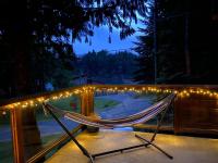 Cozy 2 bedroom cabin next to trails and beaches. - B&B