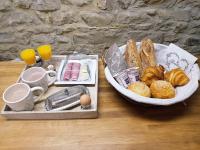 Les Charmes du Lac Gite Romantique avec jacuzzi privatif - B&B Saint-Cyr