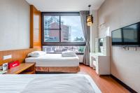 B&B Tainan - lightness Station Inn - Bed and Breakfast Tainan