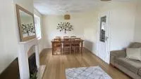 Isle of Anglesey Spacious Home - Chambres d'hôtes Llanfairpwllgwyngyllgogerychwyrndrobwllllantysiliogogogoch