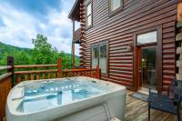 Bear Creek Cabin - Mtn View, Hot Tub and Game Room - B&B