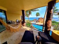 B&B Mahahual - STYLISH OCEANFRONT CONDO with POOL - Bed and Breakfast Mahahual