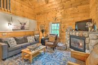 B&B Rothbury - Cozy Retreat with Porch and Double JJ Resort Access! - Bed and Breakfast Rothbury