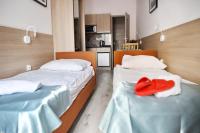 Kleines Zweibettzimmer