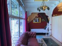 Suite met Kingsize Bed en Uitzicht op Zwembad