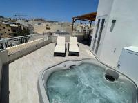 B&B Għajn il-Kbira - The Willows Penthouses with Jacuzzi - Bed and Breakfast Għajn il-Kbira