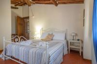 Deluxe Two-Bedroom Apartment with Garden View