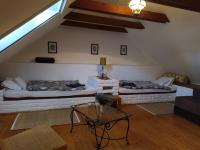 Tweepersoonskamer met 2 Aparte Bedden en een Extra Bed