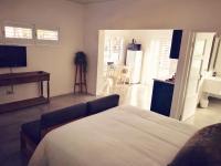 B&B Bloemfontein - 10 Jock Meiring Guesthouse unit 1 - Bed and Breakfast Bloemfontein