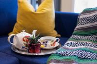 Adorable private suite with indoor fire place - B&B Cochrane