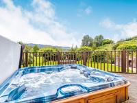 3 Bedroom luxury home, hot tub, stunning views of Killin, sitting on the River Dochart - Chambres d'hôtes Killin
