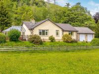 3 Bedroom luxury home, hot tub, stunning views of Killin, sitting on the River Dochart - Chambres d'hôtes Killin