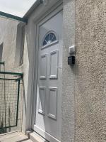 A cosy renovated one bedroom appartement with parking space and near the sea and the historical city center - Chambres d'hôtes Primošten