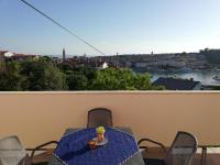 Stone house, beautiful view of historic old town. - Chambres d’hôtes Rab