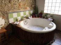 B&B Chert - Casa Rustic Suites, JACUZI & LOVE - Bed and Breakfast Chert