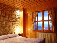 Studio with Fireplace (2 - 3 Adults)