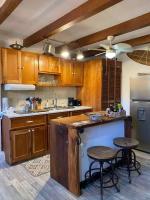 Beautiful Loft! Walk from the beach! - B&B