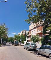 The spacious comfy apartment in the heart of Blloku - B&B Tirana