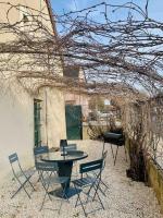 Maison entière aux portes du canal de Bourgogne - Bed and Breakfast