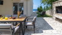 NEW! Seaview Villa ABA with 38sqm heated infinity pool, 4 bedrooms, Media room, 150m from sea - B&B