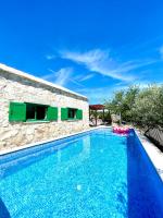 Villa Sagosde with Swimming Pool and Mini Golf - B&B Zagvozd
