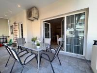 Central apartment in quiet neighborhood near sandy beach - B&B