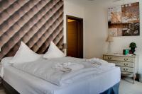 Habitación con cama extragrande.