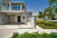 Cheerful 3BR Townhouse at DAMAC Hills 2, Dubailand by Deluxe Holiday Homes - B&B