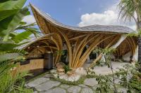 Earthship Ubud Eco Villa - B&B Ubud
