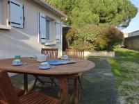 Maison à 2 km de la plage avec terrasse, jardin et garage à Brem-sur-Mer - FR-1-224A-27 - Ferienwohnung