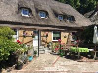 B&B Schwabstedt - Kreatives Wohnen unter Reet ruhig und doch zentral - Bed and Breakfast Schwabstedt