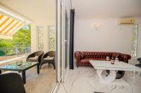 The White House - Bed and Breakfast Ðurmani