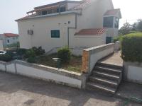 Happy House for Holiday Marina, Big Terrace with Sea View, free BBQ & Parking - Quiet Place - Chambres d'hôtes Kutleše