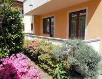 Trilocale in centro Baveno con giardino - B&B Baveno