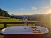 B&B Llanrwst - Red Tub Cabin Snowdonia - Bed and Breakfast Llanrwst